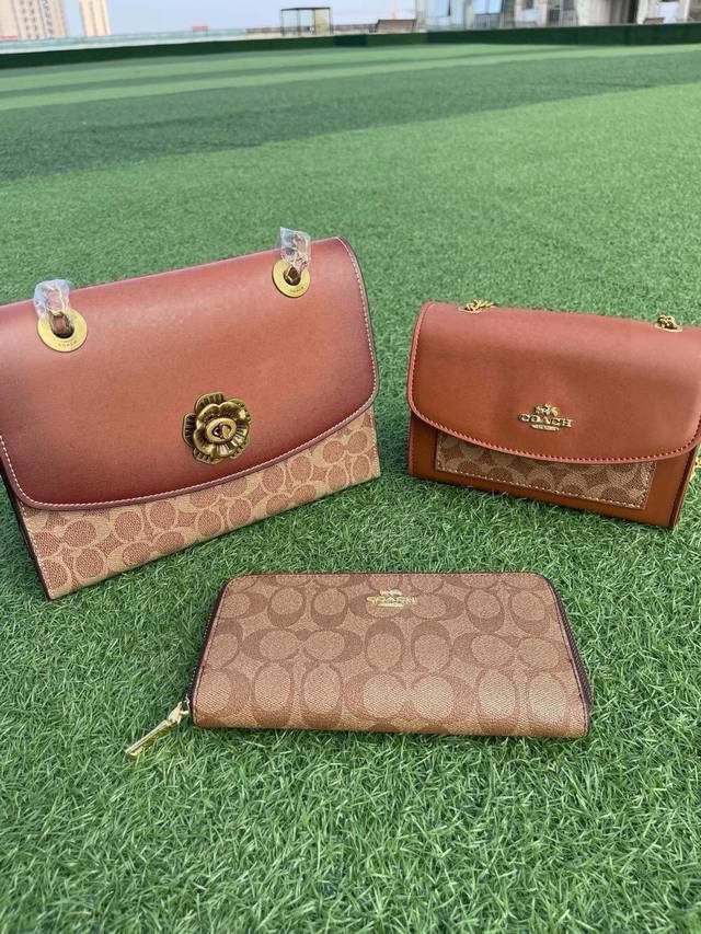 Coach Value Pack Packaged sale, buy one get three, great value for money! Large: