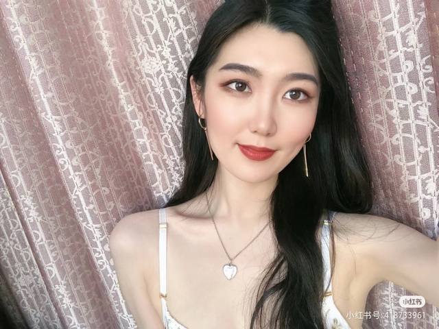 Purchasing version of Gucci Blind For Love Fearless Series Couple Necklace Flowe