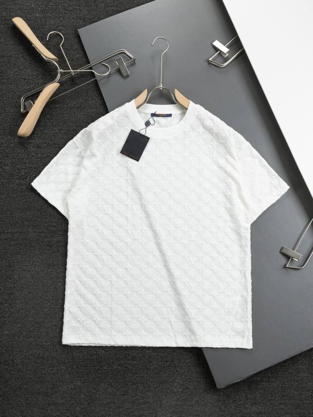 High quality Louis Vuitton 3D embossed jacquard flocked T-shirt, 25Ss spring and
