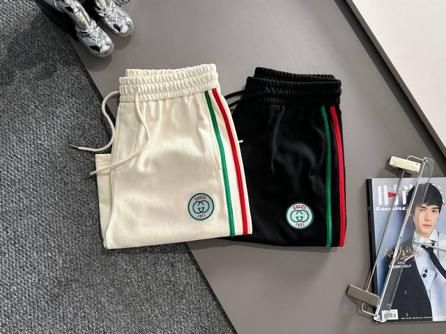 High version Gucci 2025 new men and women's daily commuting wear must-have red a