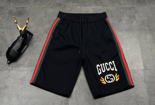 New style shorts: 25Ss new summer product Gucci side webbing couple shorts, the