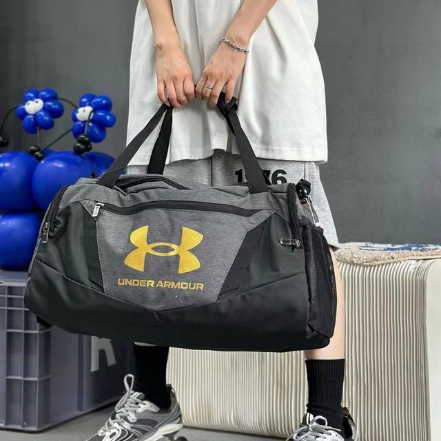 Under Armour Ua multifunctional fitness bag bucket bag messenger bag yoga bag. A
