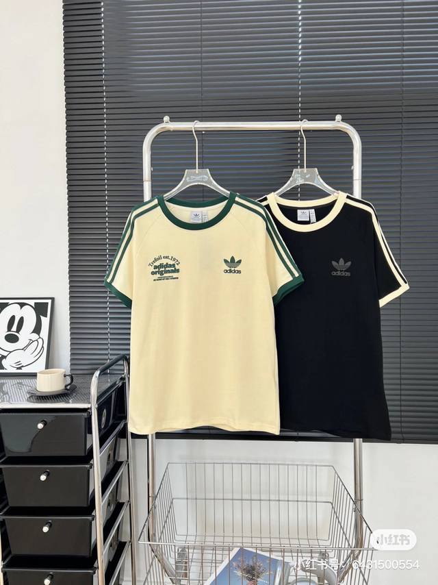 Adidas Trefoil classic three-stripe short-sleeve shirt, black and apricot This g