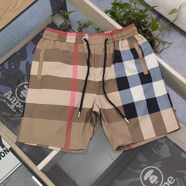 2025 new Burberry plaid pattern logo print casual couple quick-drying shorts bea