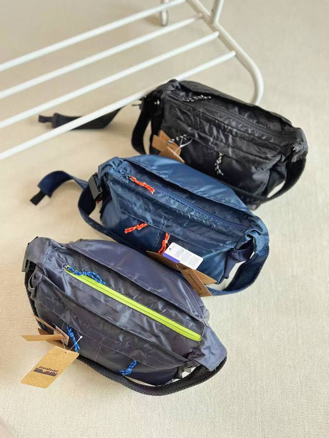 Patagonia outdoor messenger bag 1-**Waterproof function**: Made of waterproof ma