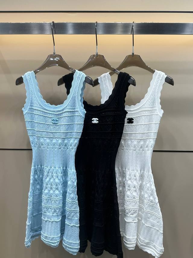 Chanel Chanel 3D Double C Knitted Vest Dress Style No.: 25670106243 Color: Blue