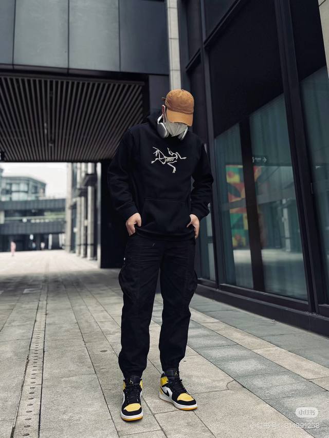 Product name: Celine 23Ss new side stitching drawstring printed letters casual l