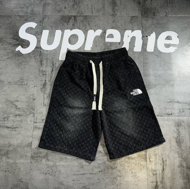 The North Face denim jacquard retro casual couple shorts The fabric is made of d