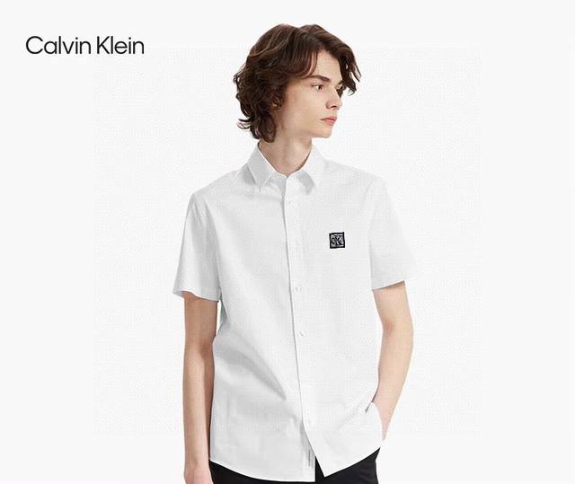 Calvin Klein Ck basic solid color embroidered short-sleeved shirt. This classic