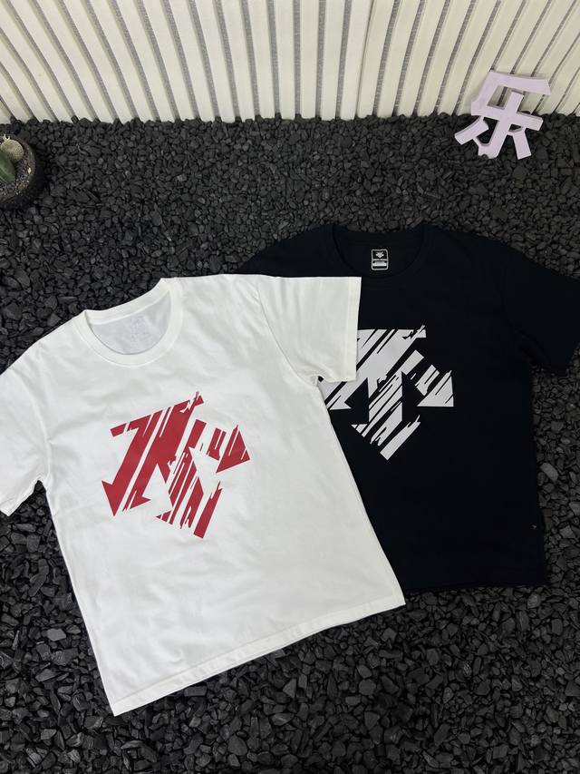 Descente summer new loose casual short-sleeved T-shirt with large logo print on