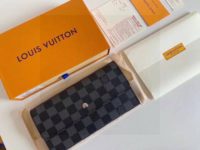 Lv black button long wallet This Monogram wallet looks like a handbag It can als