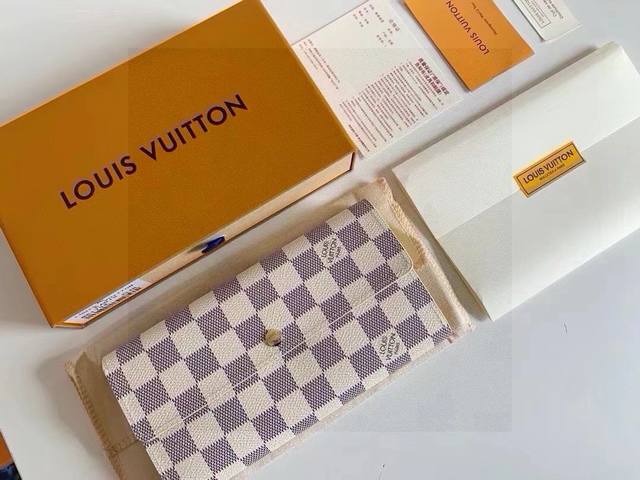 Lv White checkered button long wallet This Monogram wallet looks like a handbag