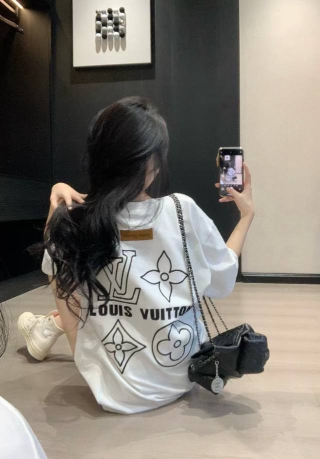 Louis Vuitton's new four-leaf clover jacquard embroidered Logo short-sleeved T-s