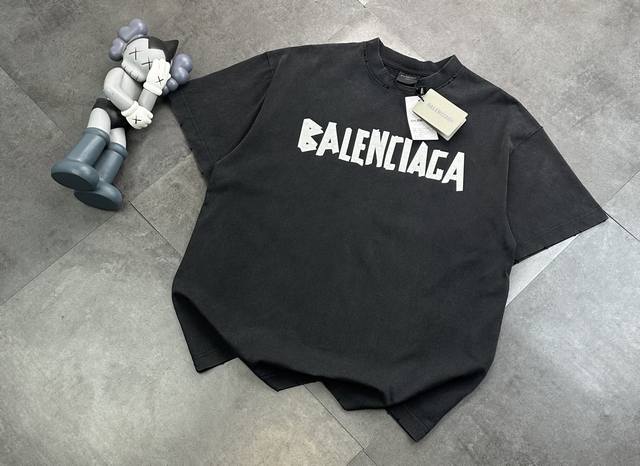 Balenciaga Parisian family distressed hole screw print Balenciaga 25 newest shor