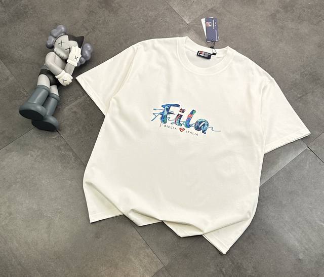 The same style short-sleeved shirt as the official website of the trendy brand F