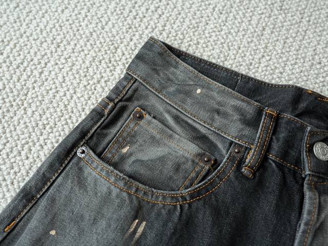Top-level details jeans, must-have for those who know the goods