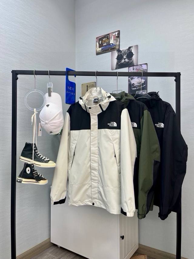 The North Face patchwork jacket Tnf The North Face patchwork hooded jacket jacke