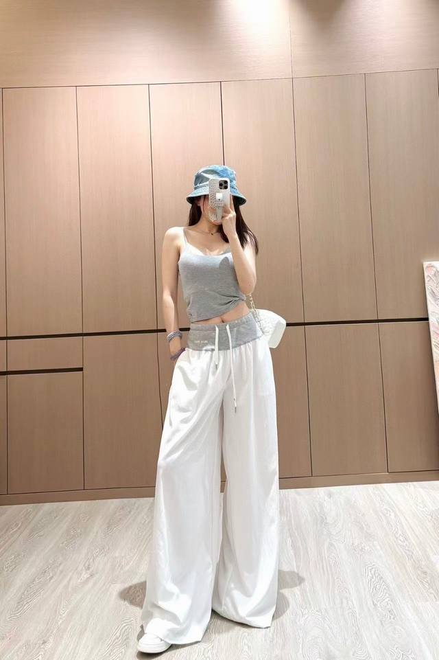 New arrival Miumiu 25Ss new casual pants with contrasting colors show a sense of