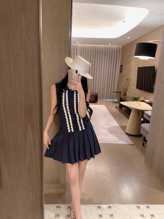 New arrival Miumi* Miu Miu custom contrast color ribbed collar lace vest pleated
