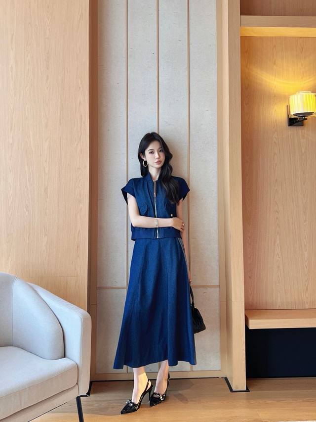 New arrival Dior 25Ss new suit, handsome jacket-style vest + long skirt ~ This s