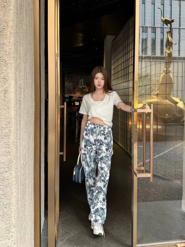 New arrival Christian Dio* Dior 2025Ss new trousers with silky fabric Not picky