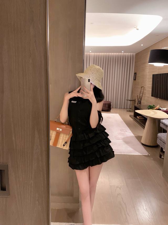 New arrival Miumi* Miu Miu ruffle collar age-reducing cake dress Color: black wh