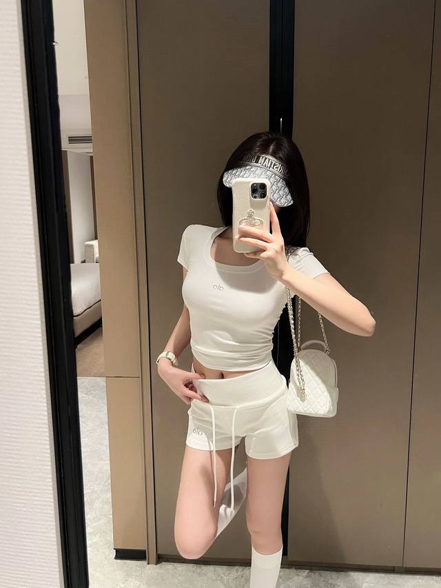 New shorts Alo limited edition Logot shirt and shorts set Alo shorts, black and