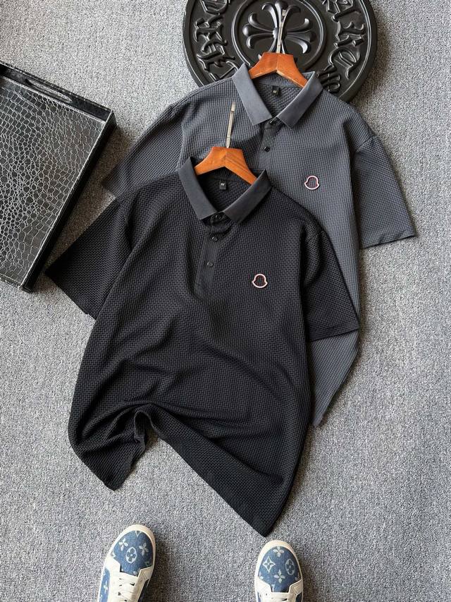 Top-notch seamless fabric! Popular item! Moncler's new seamless short-sleeved ny