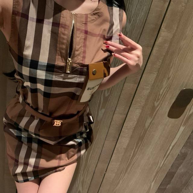 Burberry Bbr custom letter leather pocket half zip round neck sleeveless plaid d
