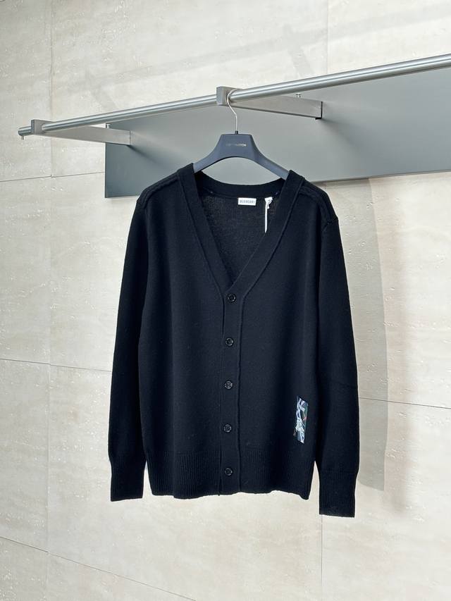 Burberry* Burberry 2025Ss new wool knitted cardigan adopts a round neck style, a
