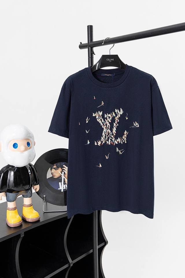 Style L022 Lv Sailboat Embroidery Short Sleeves This cotton T-shirt pays tribute