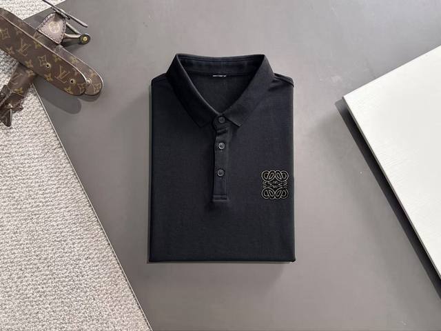 Loewe's new summer T-shirt with lapel and short sleeves, custom-made with pearl