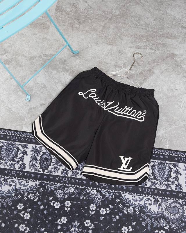 M252 Lv shorts 90 Louls Vulttovlv Louis Vuitton big logo embroidered ribbon shor