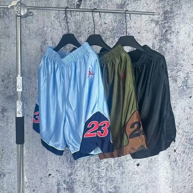 1064 Shorts hanging Supreme X Aj Jordan joint model Fw24 Week7 Warm Up Jersey Ch