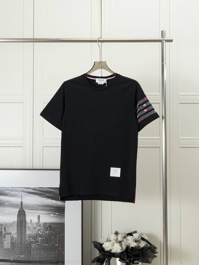 Rose four-bar embroidered round neck short sleeves Sleeves with embroidered rose