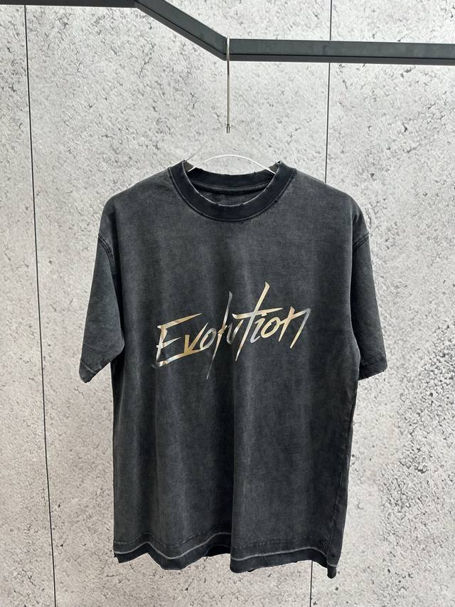 The same style as Nicholas Tse, with laser reflective material on the chest, thr