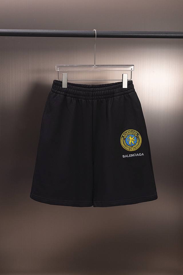 Balen Paris logo letter shorts adopt three-dimensional embroidery technology, an