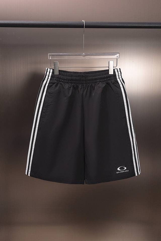Balen Paris letter print shorts are made of custom woven fabrics. The fabric is