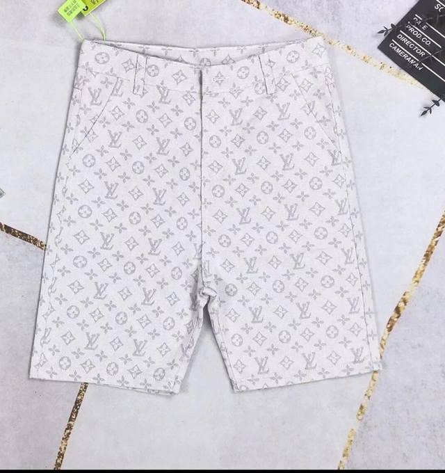Style No. Cc881 Lv Louis Vuitton's latest full-print super soft denim shorts Lv'