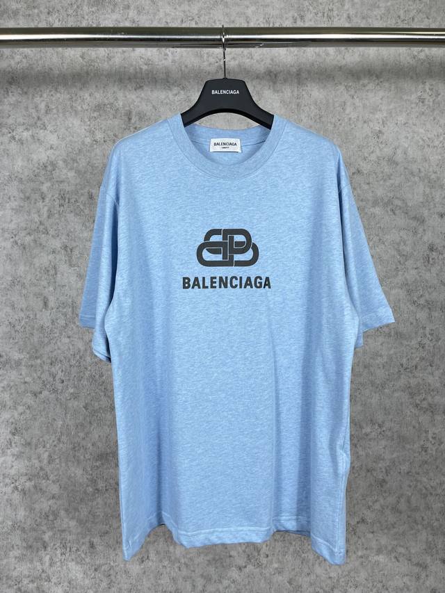 Real photos of the top version. Official quality Balenci*Ga Paris. Classic style