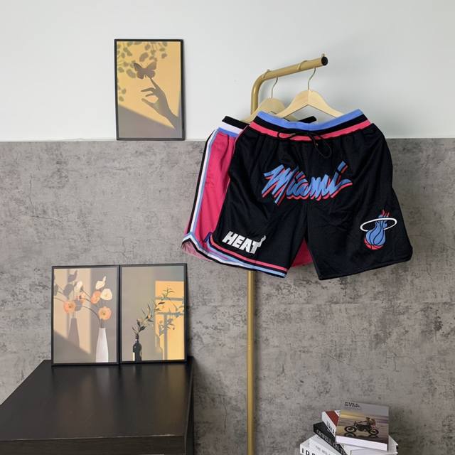 Model No. K12 Hanging Photo NBA Heat Wade City Edition Dense Embroidery Street R