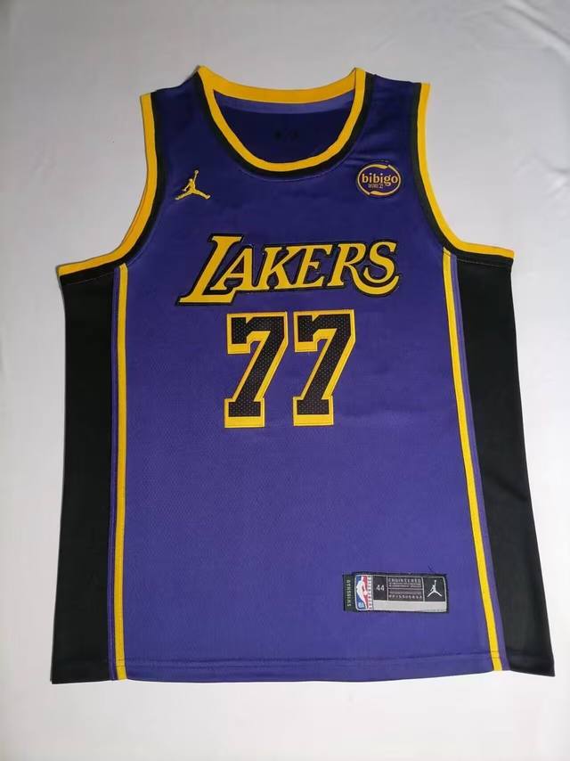 Style number: S62 Top embroidery version Nba Lakers 25th season No. 77. Doncic C