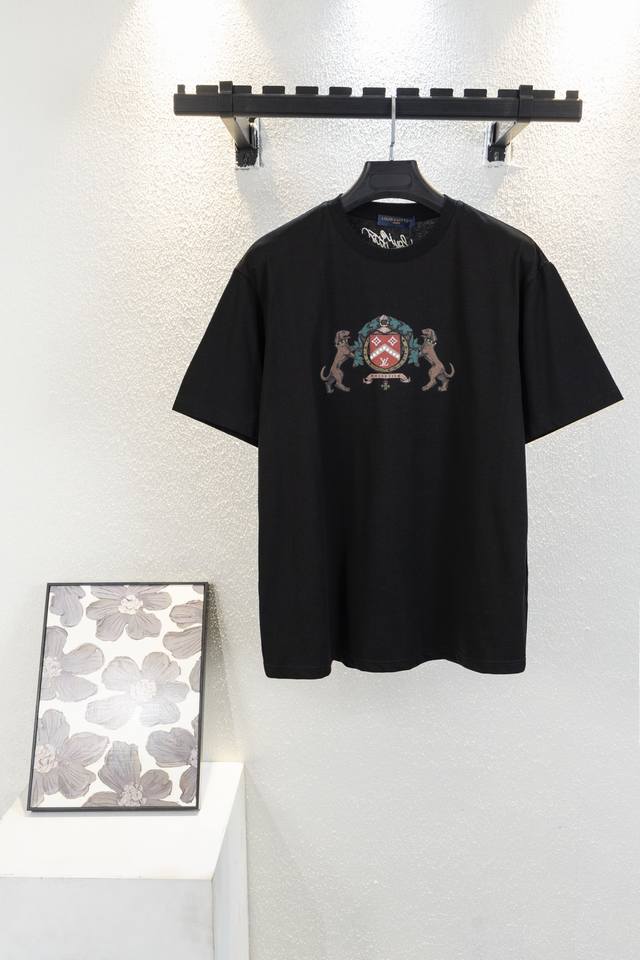 Model No. K733 Louis Vuitton Round neck short sleeve T-shirt with three complete