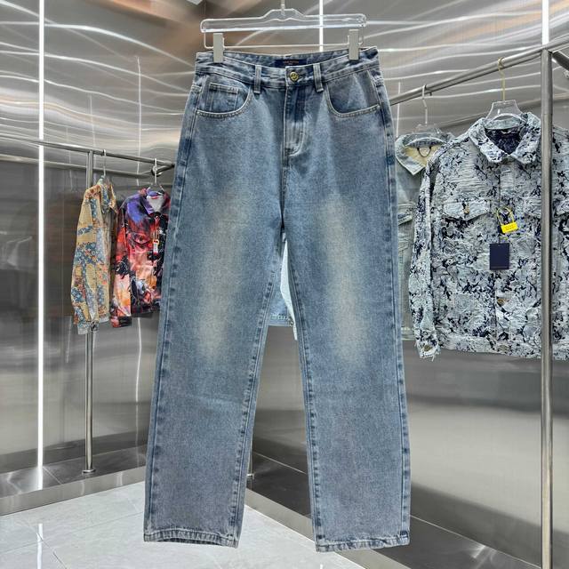 Lv Louis 25 new back pocket letter logo jeans! Specific latest brand leather lab