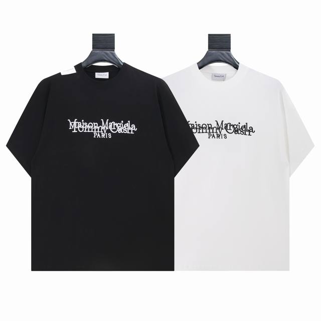 7035- Black White SML Xl Ps: The hole design under the shoulder label is not a d