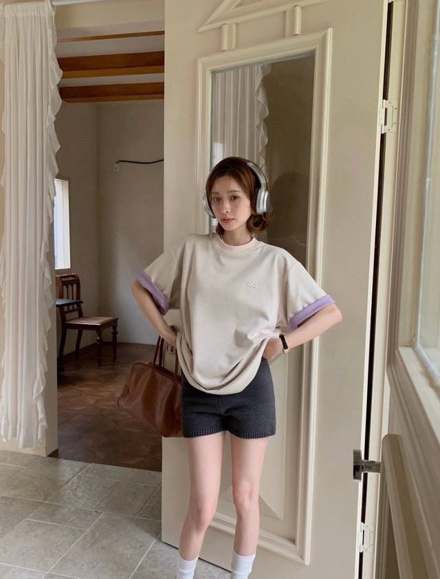 9935 Alo double-sided wearable inner and outer color blocks match a unique