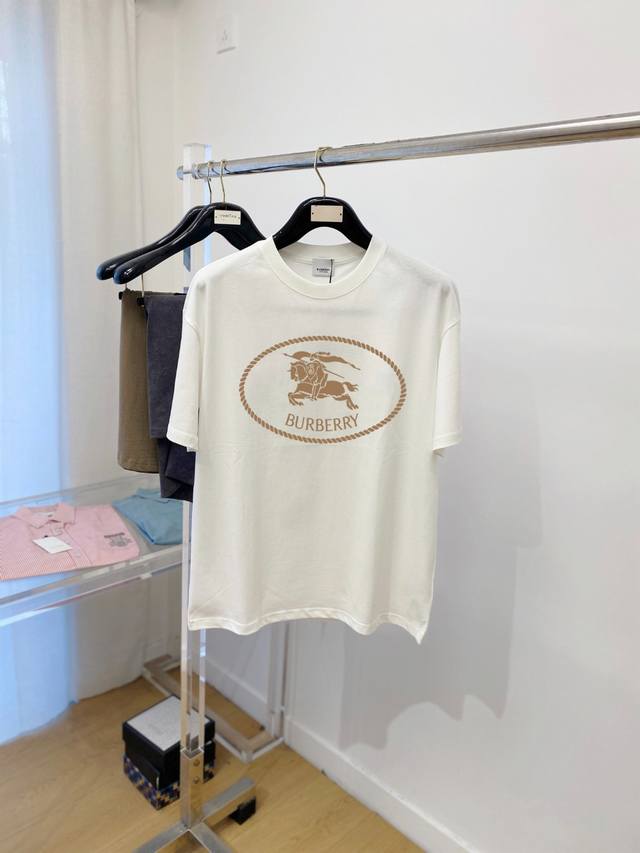 Burberry, new short-sleeved T-shirt, handsome and fashionable, with a letter log