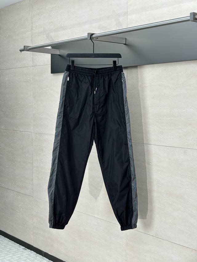 Prad* 25Fw triangle logo color matching pants Originally purchased for 7,500, cu