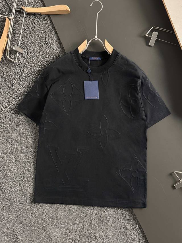 Lv 25 new counter catwalk model, high-end large logo rendering Lv classic embroi