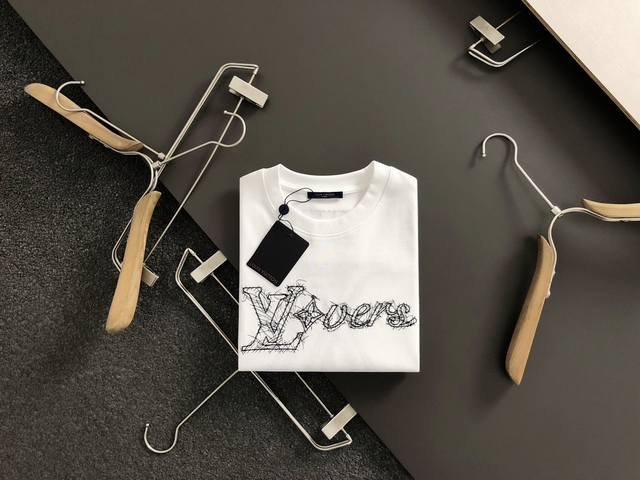 Lv 25 early spring new counter catwalk style flat embroidery splicing wool heavy